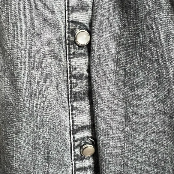 Jane and Delancey Grey Button Up Chambray Top - Picture 4 of 9